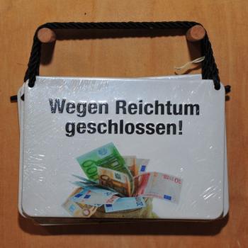 Blechschild Wegen Reichtum geschlossen